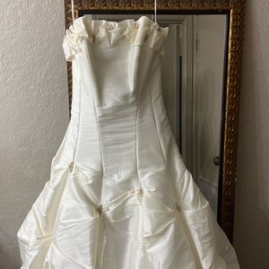 Maggie sottero wedding dress only worn once.